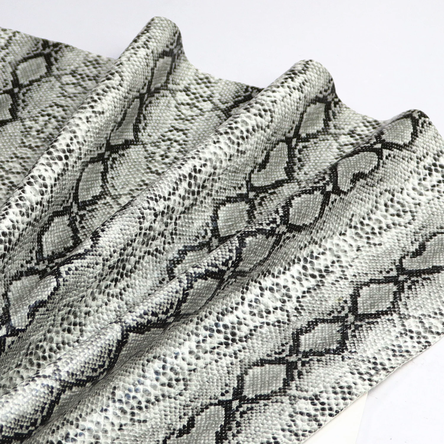 China Factory Embossed Snake PU leather synthetic fabric coat PU shinny leatherette cueros sintético for clothes garments jacket