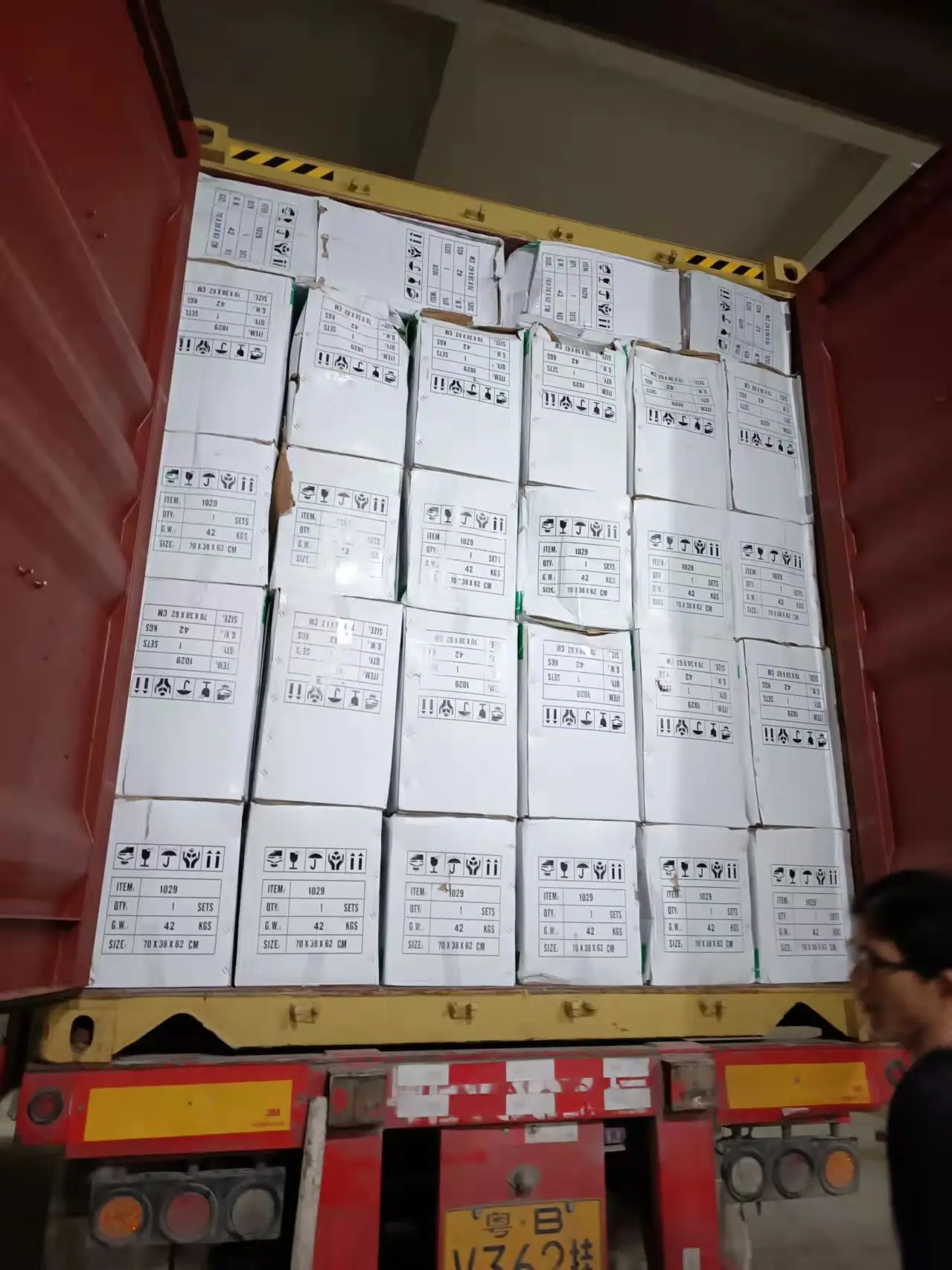 Factory Wholesale White Ceramic Porcelain Floor Mounted Squat Pan Washdown Toilet Squatting Pan WC