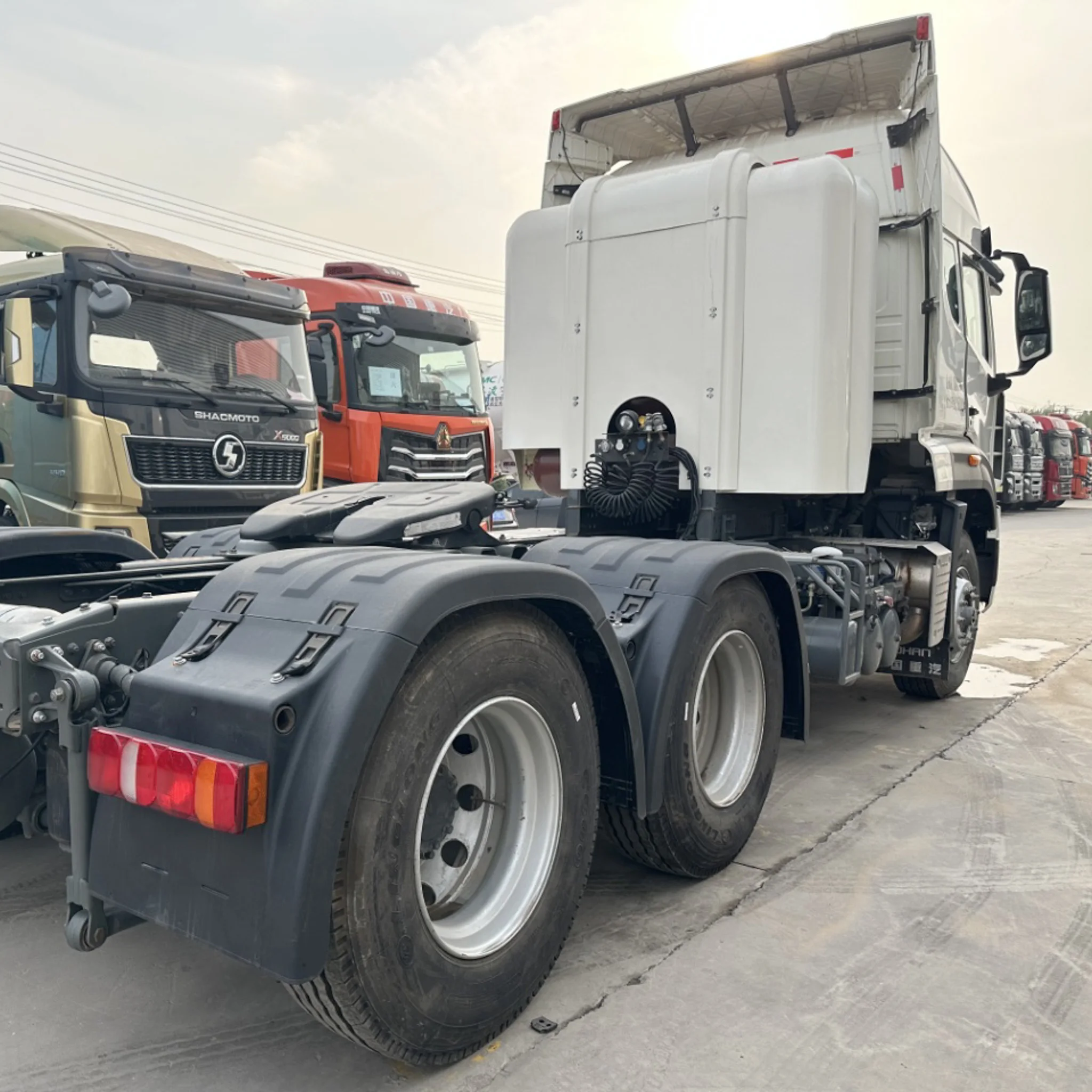 6X4 Euro 6 Diesel Tractor SITRAK Truck with Leaf Spring Suspension and Manual Transmission
