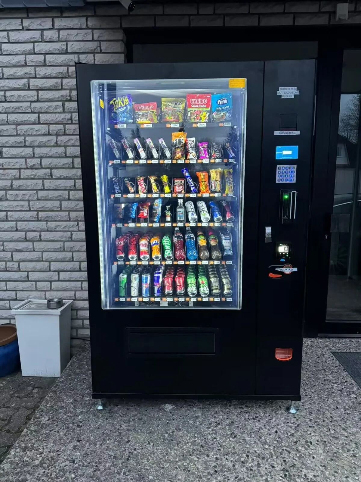 Custom made vending machine for germany market support euro currency with age verification