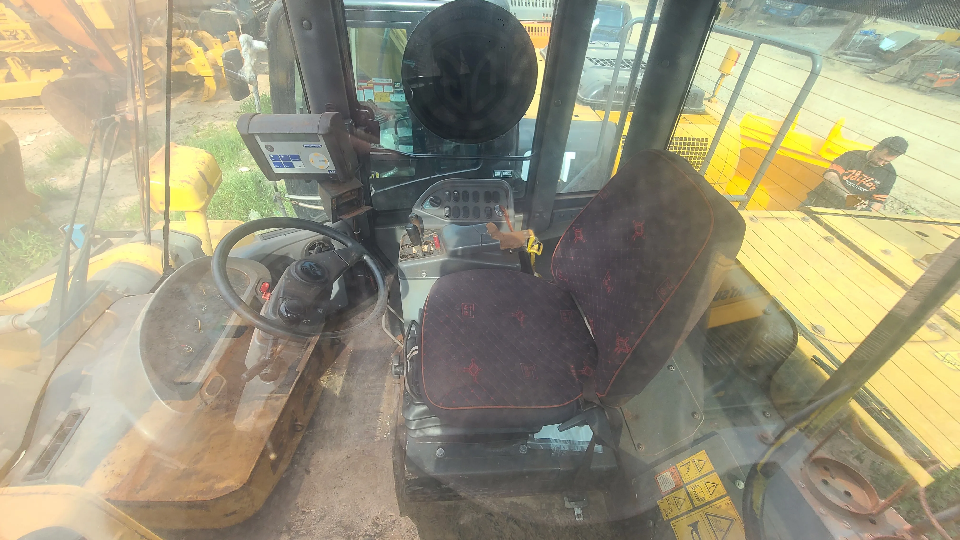 High Quality Second Hand Komatsu WA470 Diesel Engine Earthmoving Machinery Hydraulic Loader low price in good condition 2014
