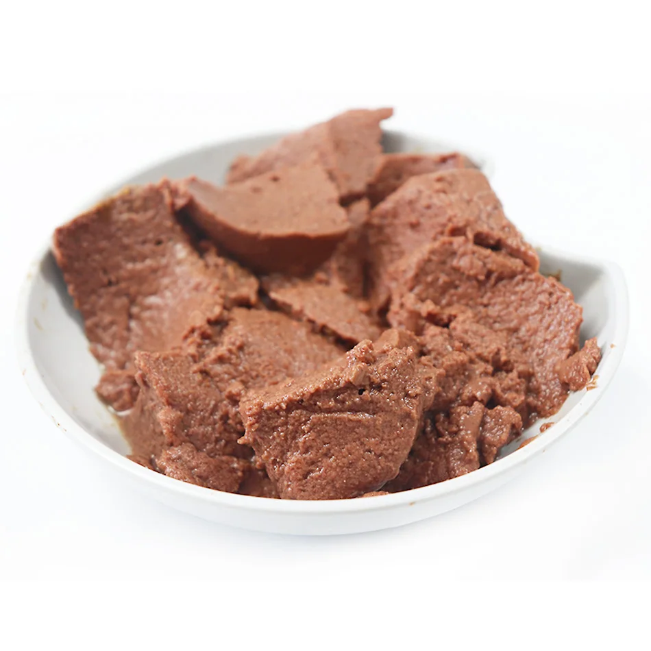 Wholesome diet canned cat food with chicken in meat pate pet treats for cats