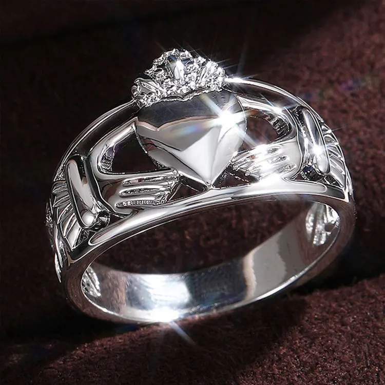 SC Hot Selling Hands Hold Love Heart Rings Celtic Irish Claddagh Wedding Band Ring Minimalist Silver Crown Heart Rings for Women
