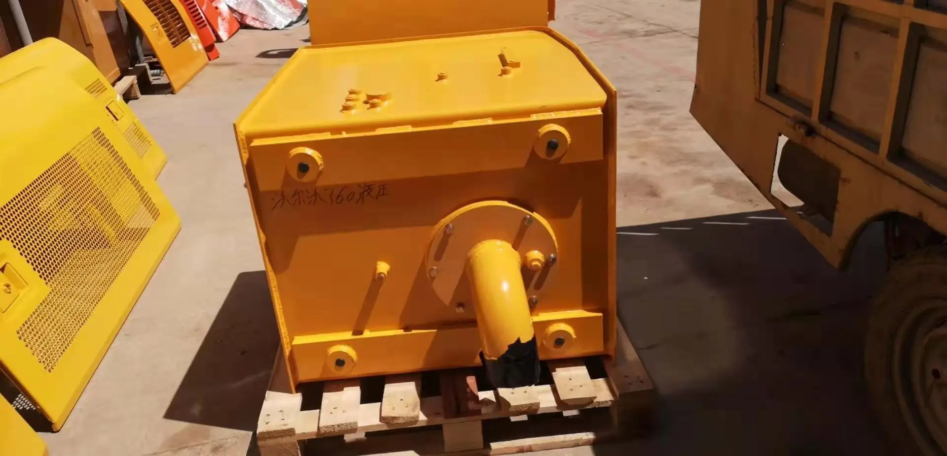 SK350-8 excavator diesel tank