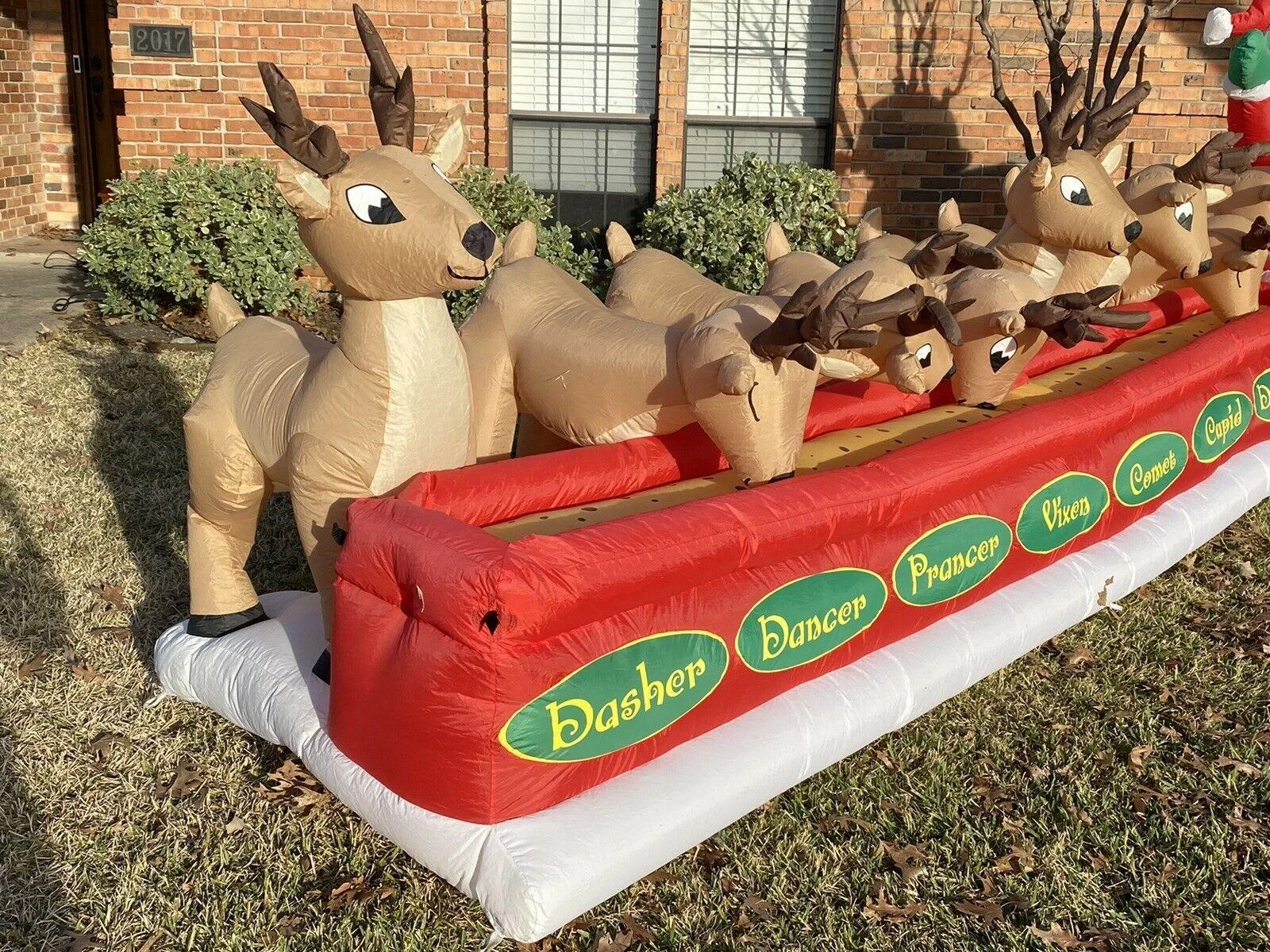 2024 Santa Feeding Eight Reindeer Colossal Christmas Inflatable with blower and led light for Christmas Lawn Decoration