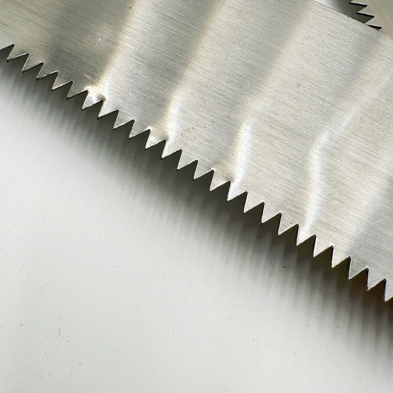 Industrial-Grade 4-in-1 Blade Hand Saw for Gardening Pruning Serrucho Hand Saws with Steel and Carbide Material for DIY