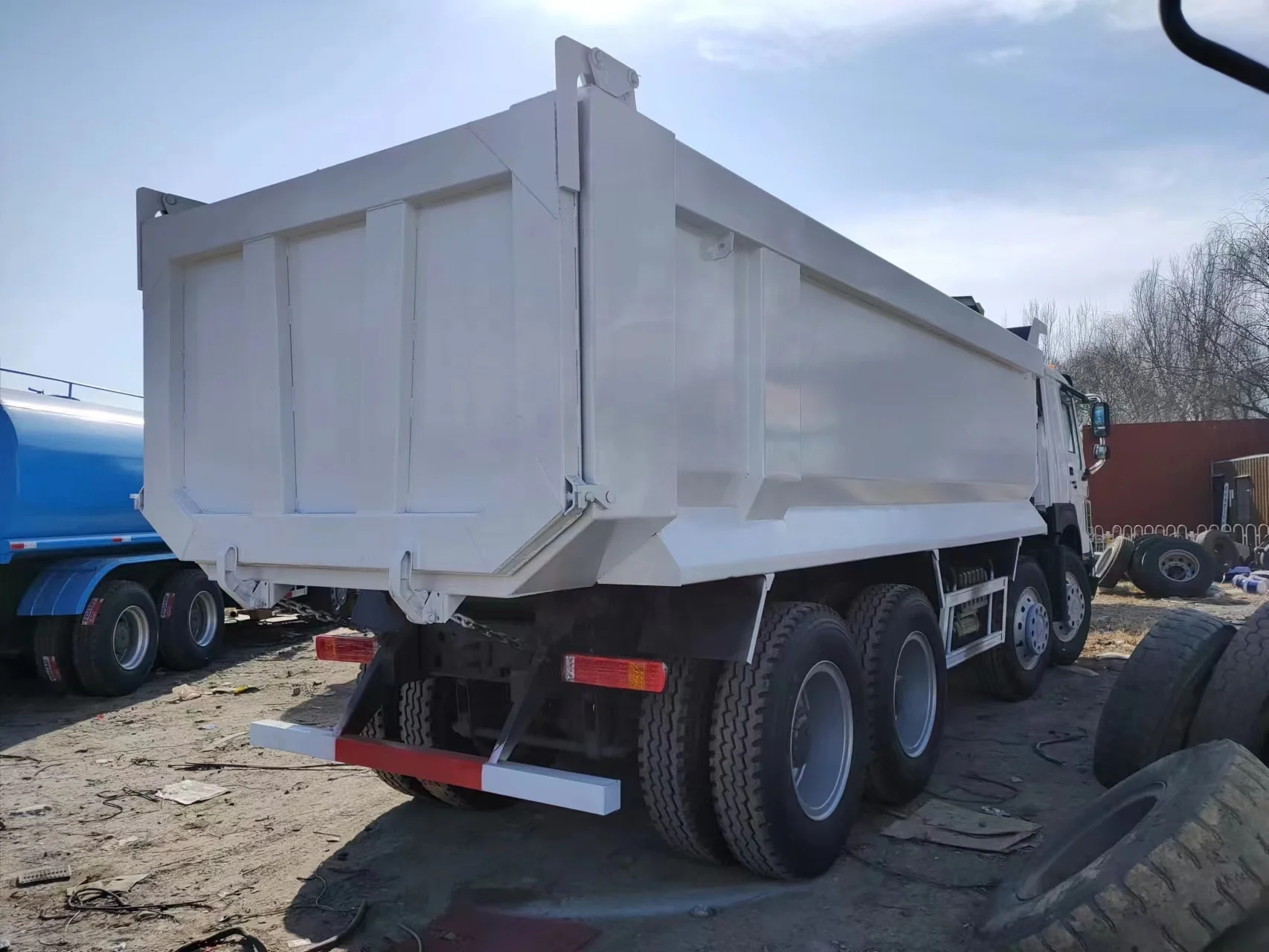 Used HOWO Truck 8X4/6X4 Sinotruk Tipper 12 Tires 12wheel 50-70 Tons mining Truck Used Dump Truck