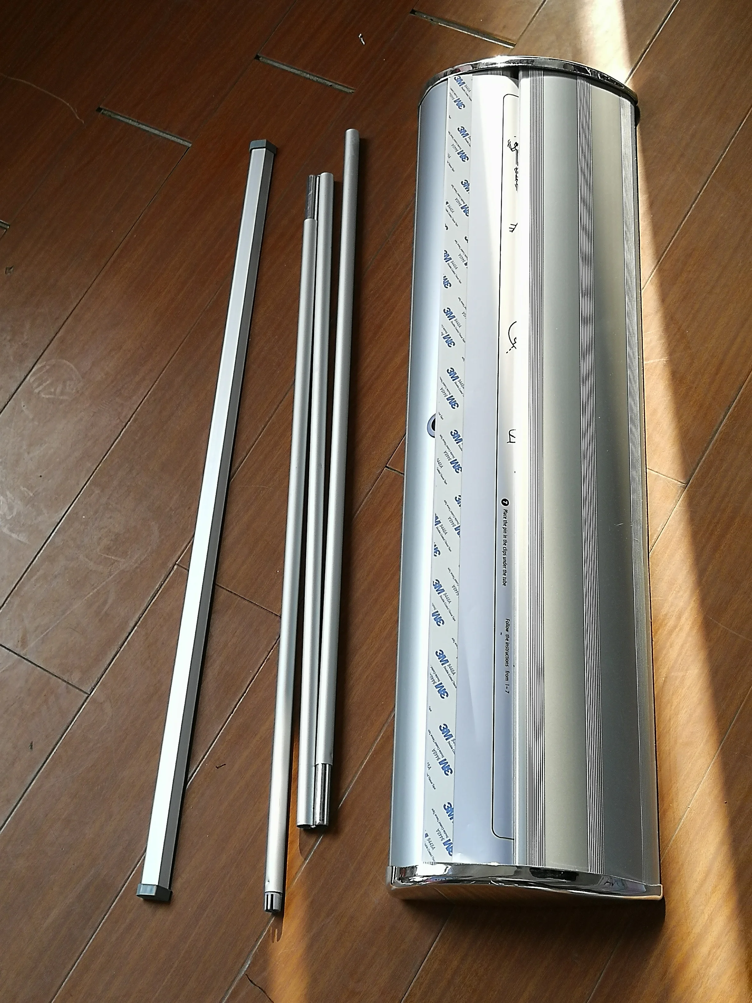 China custom low price horizontal roll up stand standee banner