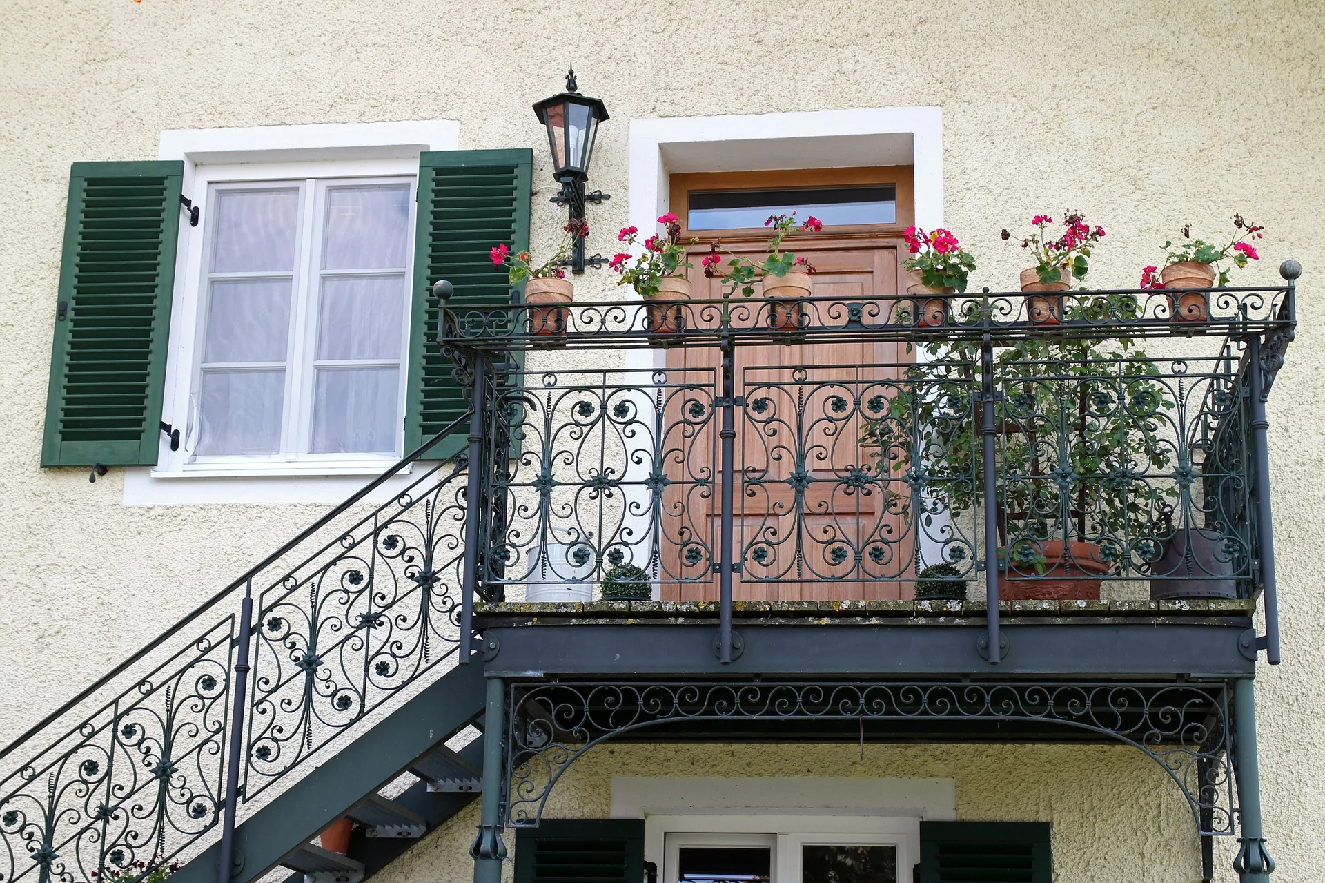  Chinese Factory Wholesale Price Black Aluminium Railing