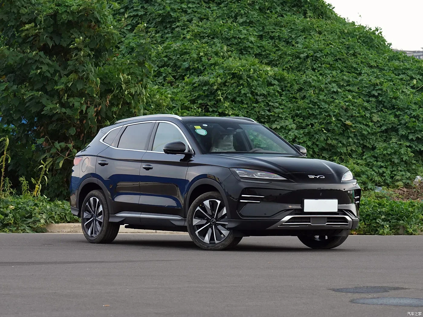 Большие продажи песня BYD plus dmi 1.5L 5-дверный 5-местный компактный внедорожник плюс гибридный автомобиль 2024 2025
