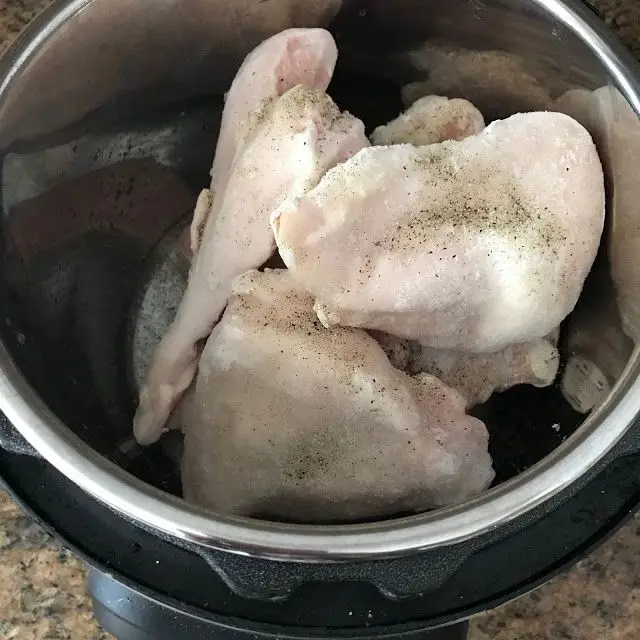  Замороженная Курица свежая цельная/ножки/барабанная палочка/голова/крылья/курица на