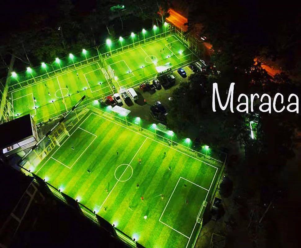 Высокопроизводительная УФ-стойкая искусственная трава газон для футбольного поля футбольное поле 50 мм