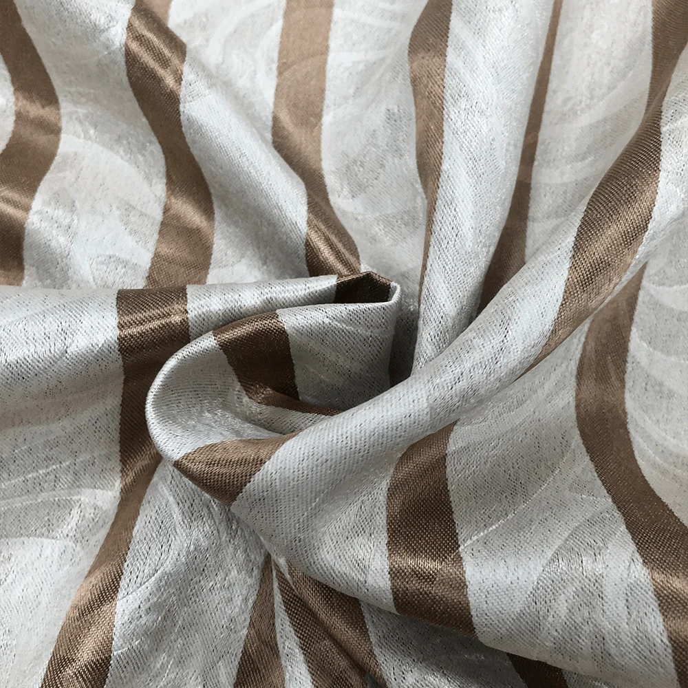 Заводская поставка оптовая продажа дешевая Узорчатая жаккардовая ткань с тиснением 3 прохода Затемняющая занавеска изготовленная на заказ