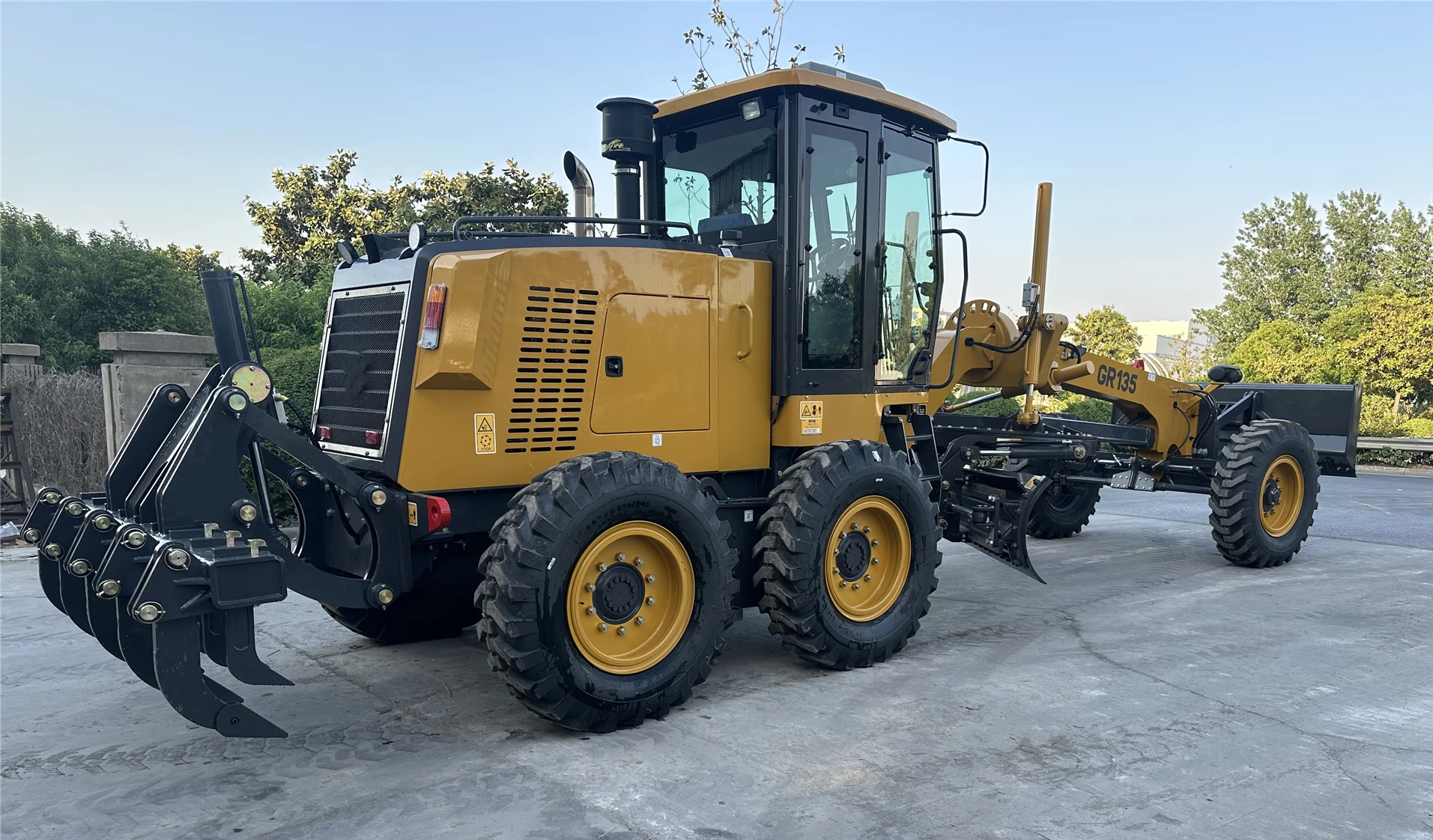 Лучший бренд 135HP моторный грейдер Gr135 с передним лезвием заднего Рыхлителя