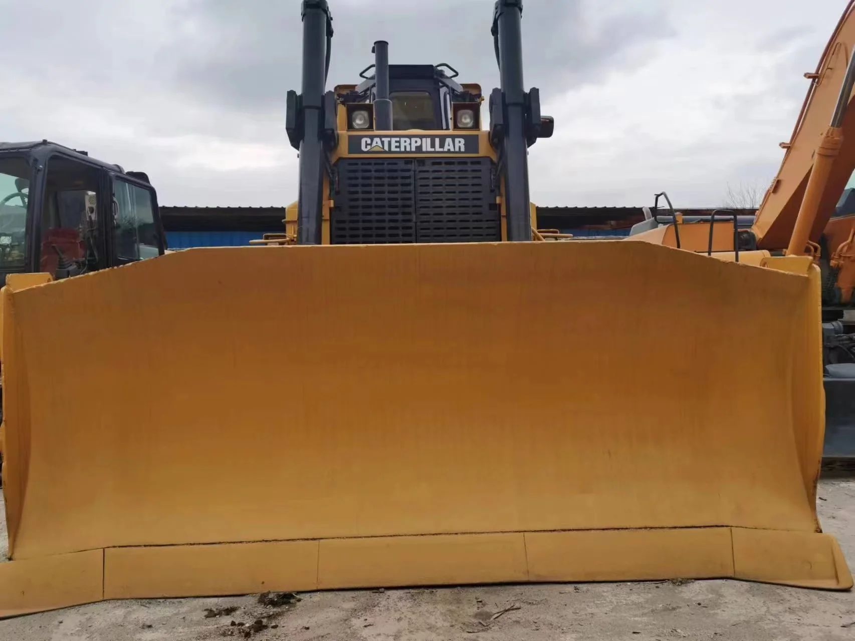 Used D9R crawler cat bulldozer cheap price  high quality Japan made