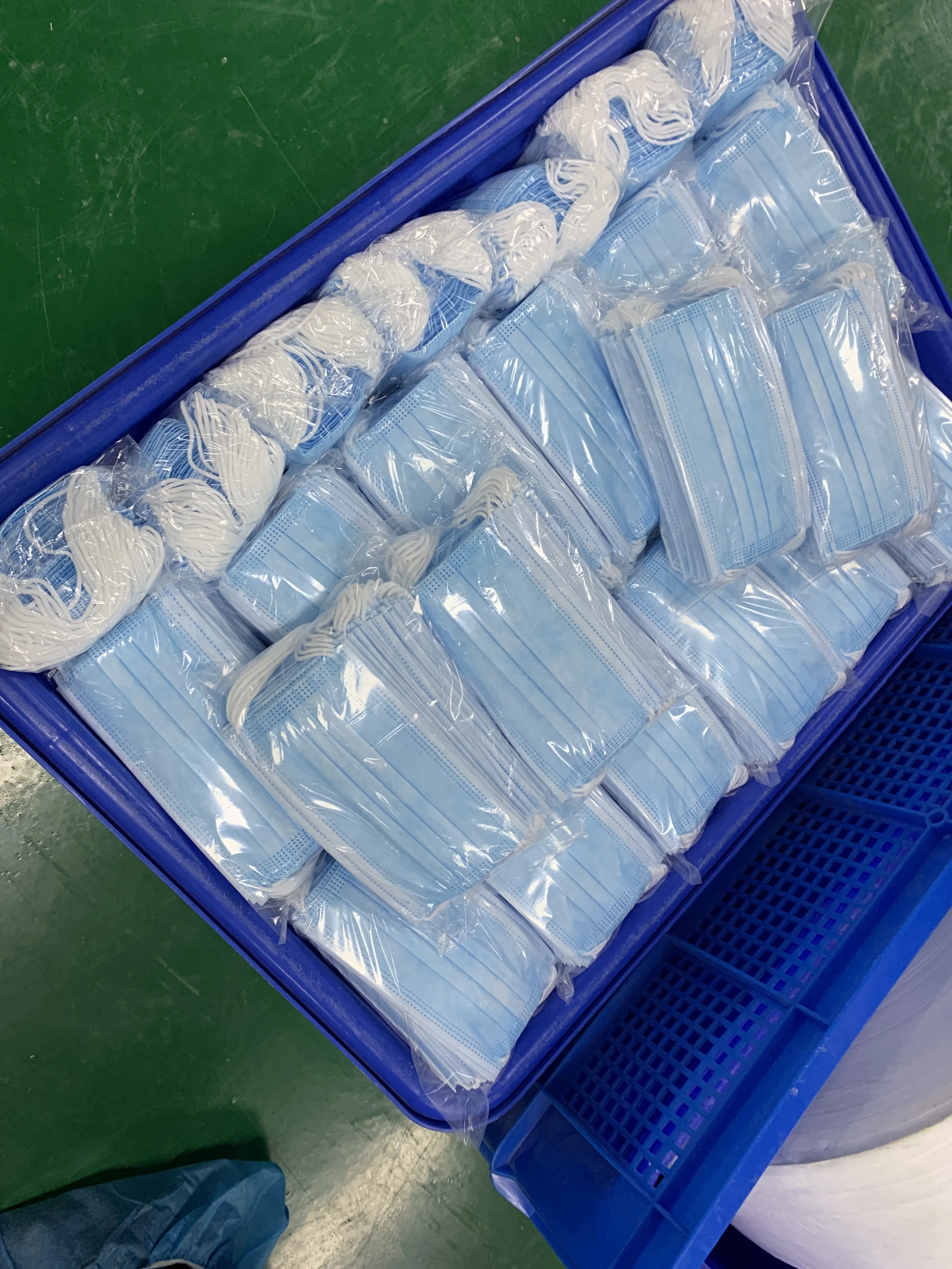 Beauty and Fashion Face Mask Black Full Face Mask CE Earloops,medical Mask Class II 17.5*9.5CM Far Infrared 2 Years EN14683 99%