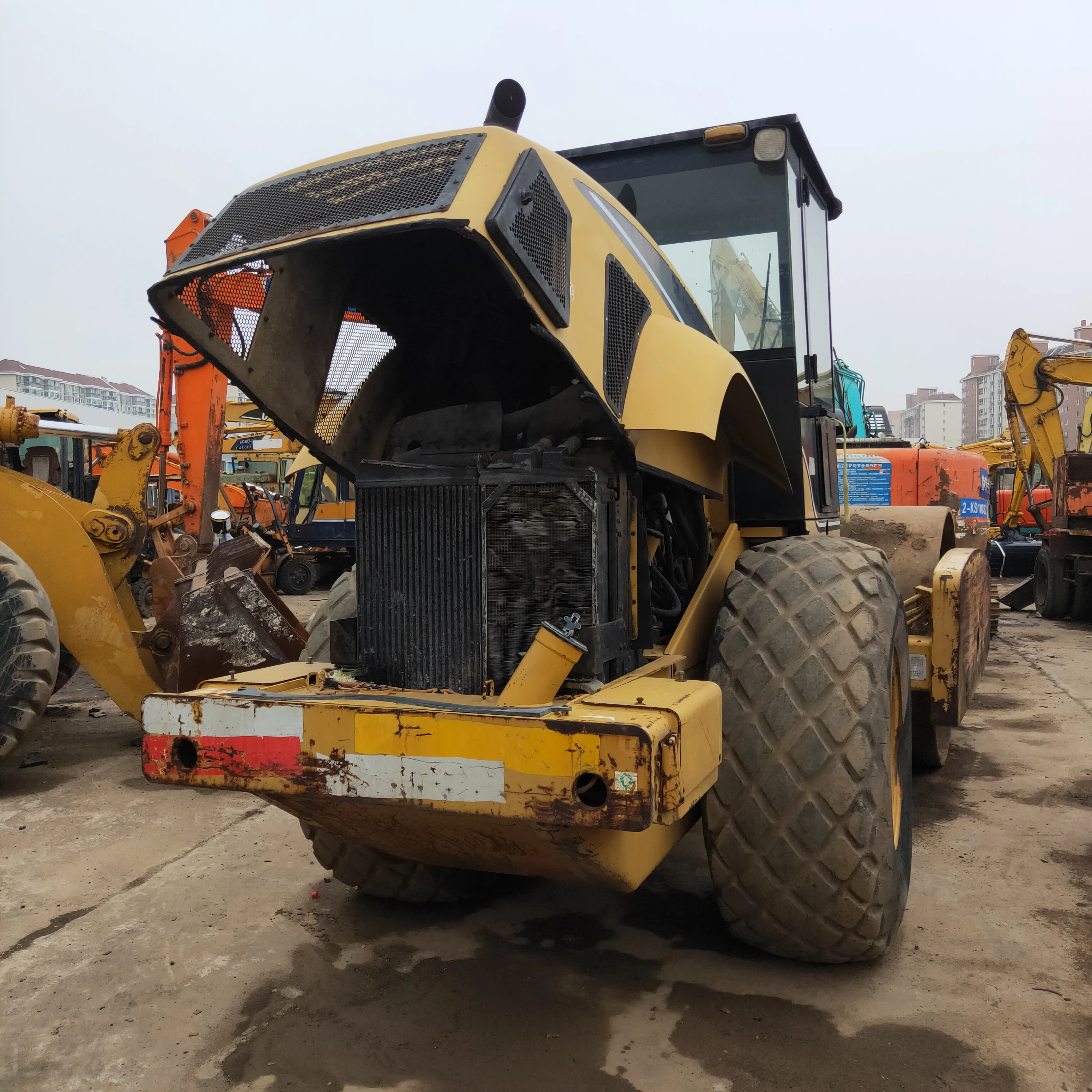  Подержанный ролик CAT 863 для продажи с хорошей производительностью и хорошим