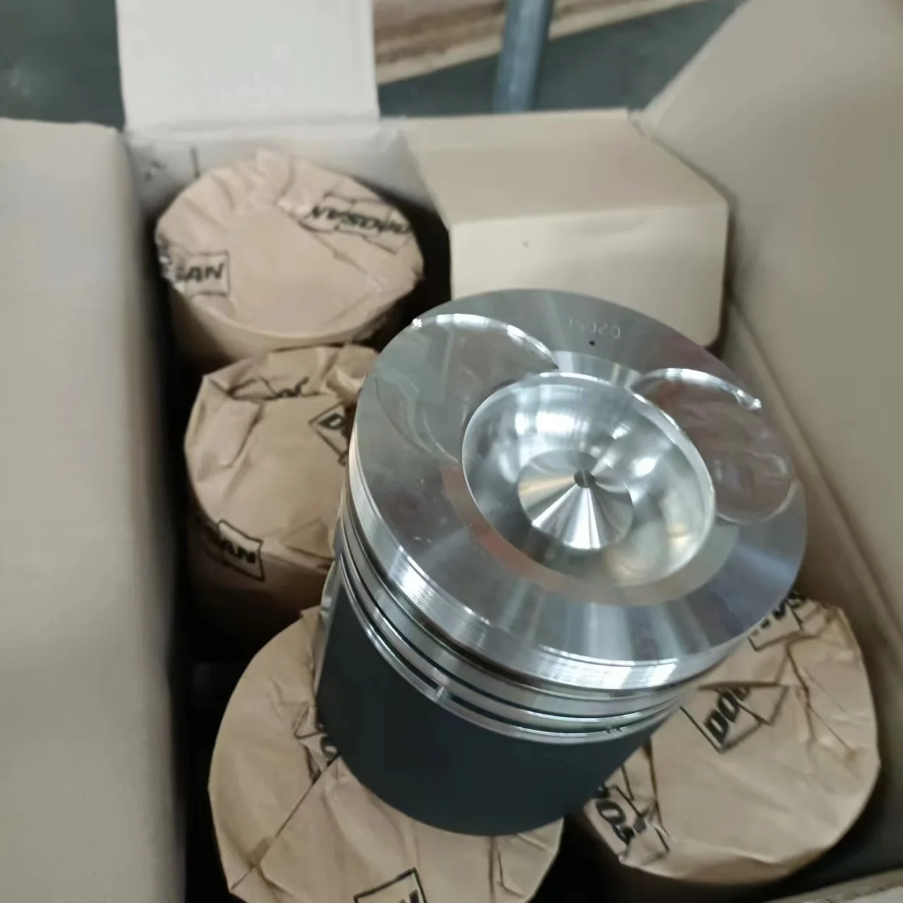 Doosan Excavator Piston Original  Parts Piston 65.02501-0209C 100% Genuin e