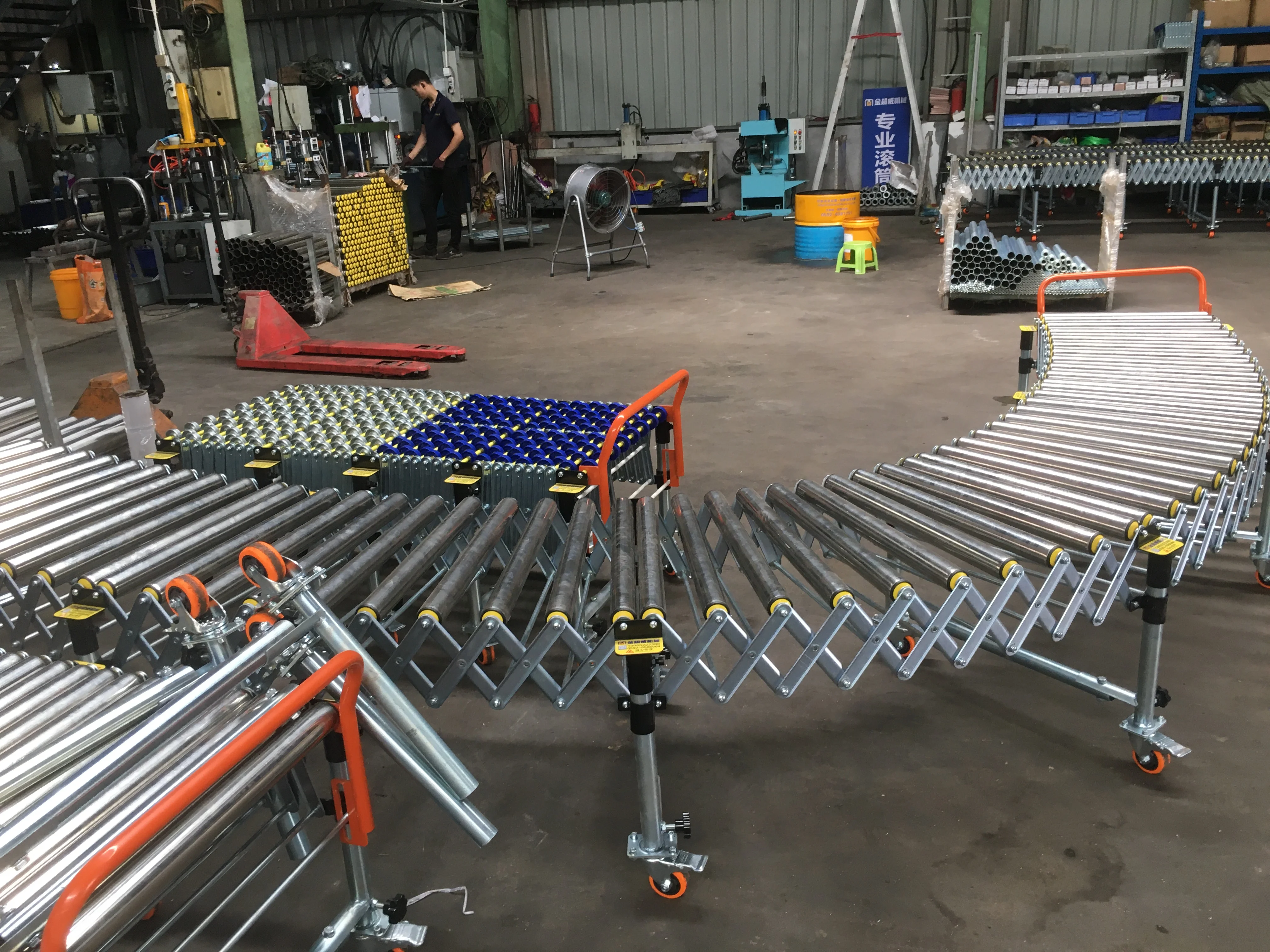 Factory Cheap Price Stainless Steel Gravity Flexible Roller Conveyor for sales
