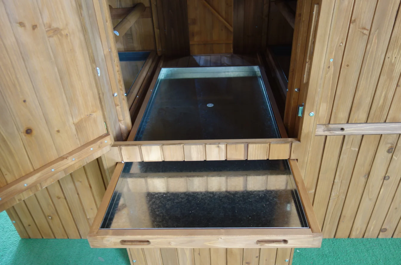 custom design OEM industrial Ventilation Door Removable Tray Ramp Wooden Large pet cage broiler Chicken Coop With Run