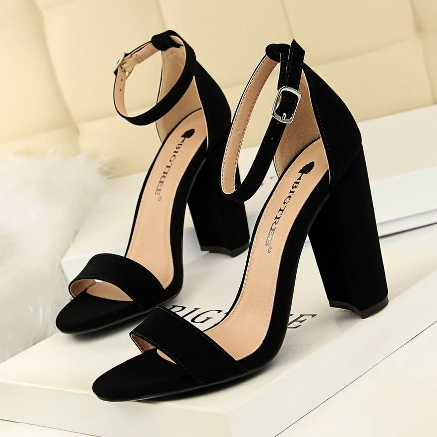 2021 New design shoes leather out sole lady  heels shoes fashion simple chunky one belt spring heels women 2021 heeled sandals