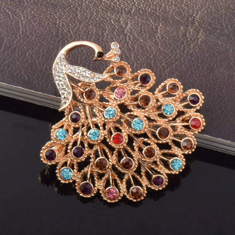 2022 Sorority Custom Cartoon Cat Lady Crystal Crown Vintage Bee Gold Plated Anime Pearl Flower Rhinestone Brooch Women Supplier