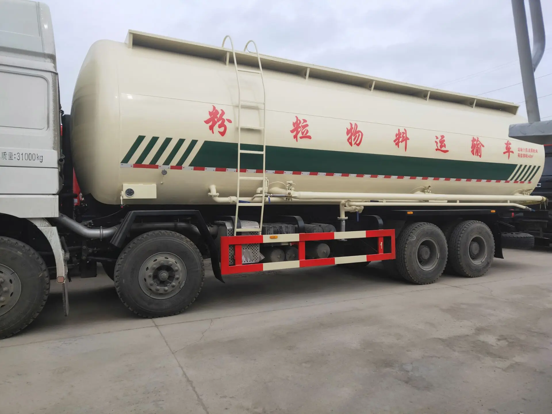Shacman 8x4 грузовик для доставки