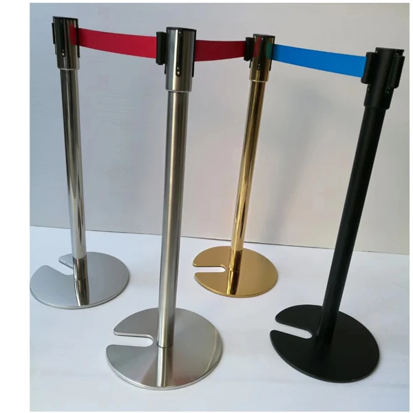 Retractable fence / retractable queue belt barrier pole