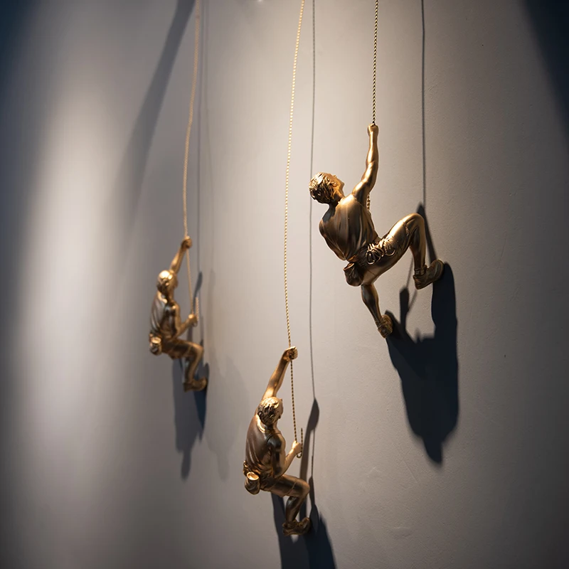 
Wall Art Hanging Resin Climbing Man Mount Industrial Style Iron Wire Decoration Sculpture Figures Retro Statue House Decor 