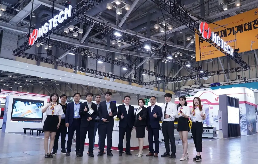 HGTECH good price 1000w 2000w 3000w Raycus stainless steel carbon steel metal tube pipe laser cutting machine fiber laser cutter