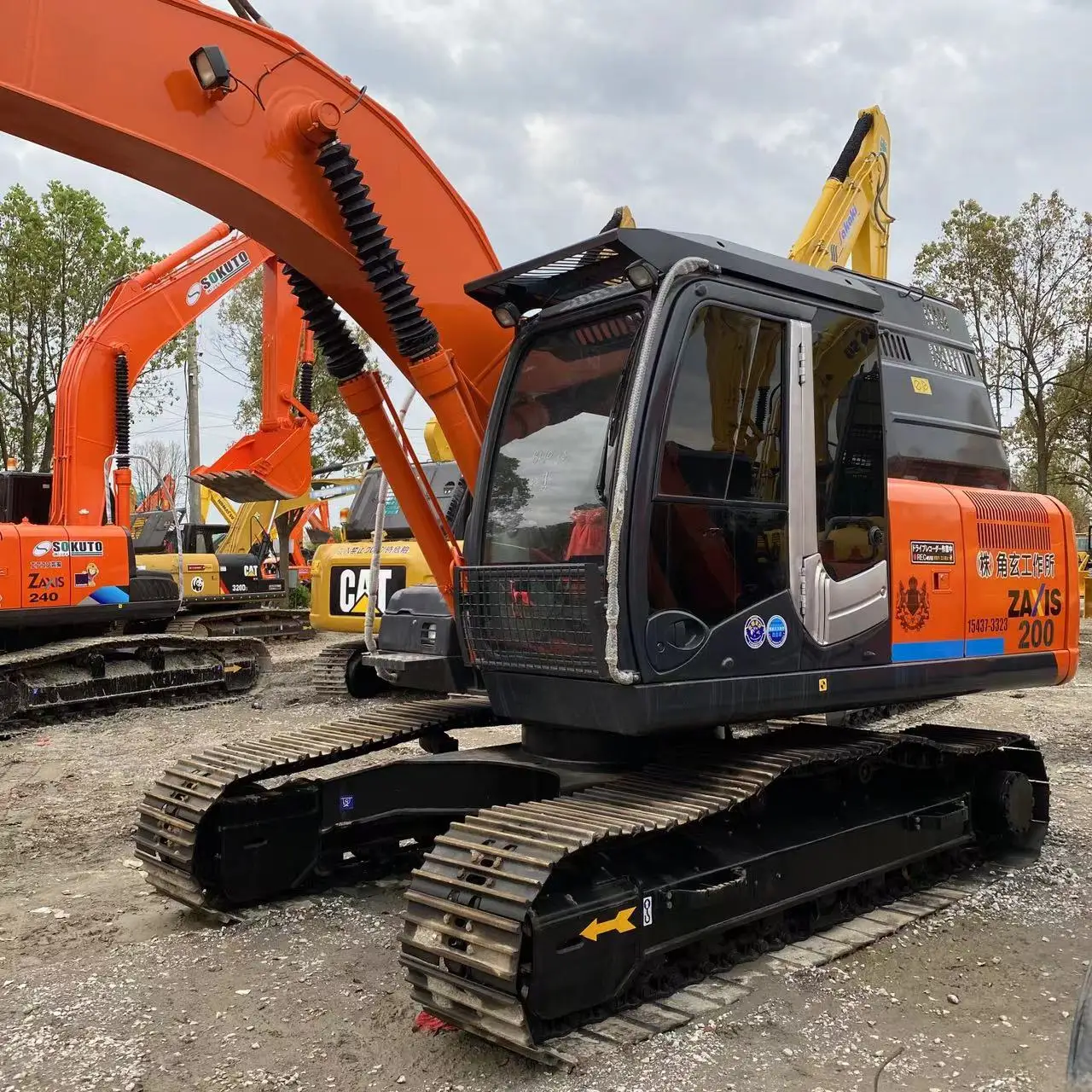 Японский оригинальный подержанный экскаватор HITACHI ZAXIS 200 в хорошем состоянии для продажи