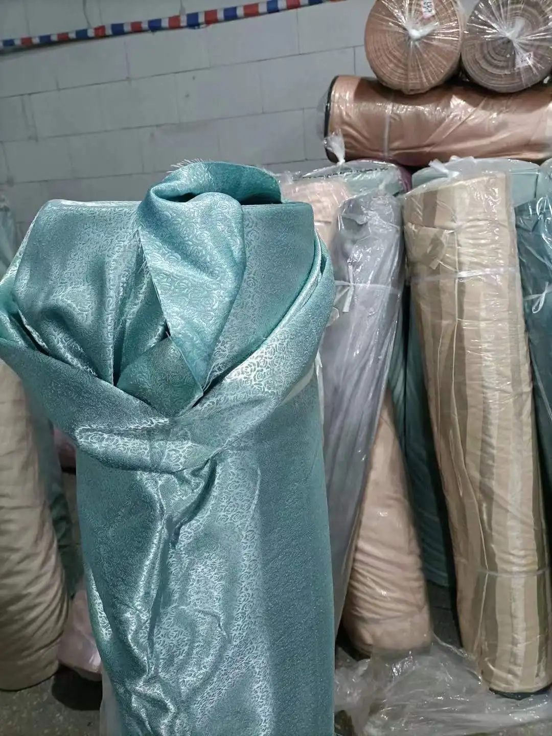 Good Quality Cheap Price Jacquard Blackout Windows Curtain Fabric for Hotel