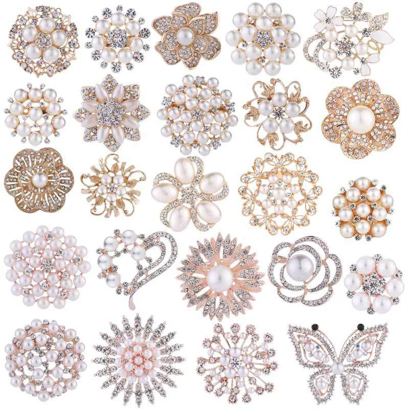 Женская брошь с искусственным жемчугом