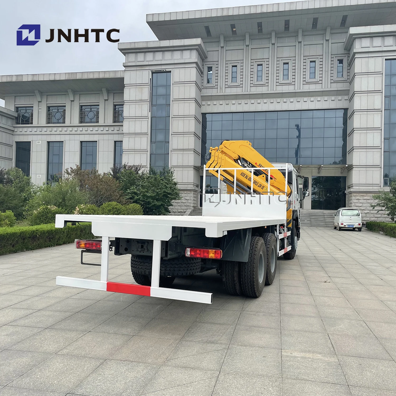 SINOTRUK 6x4 10T  truck mount crane
