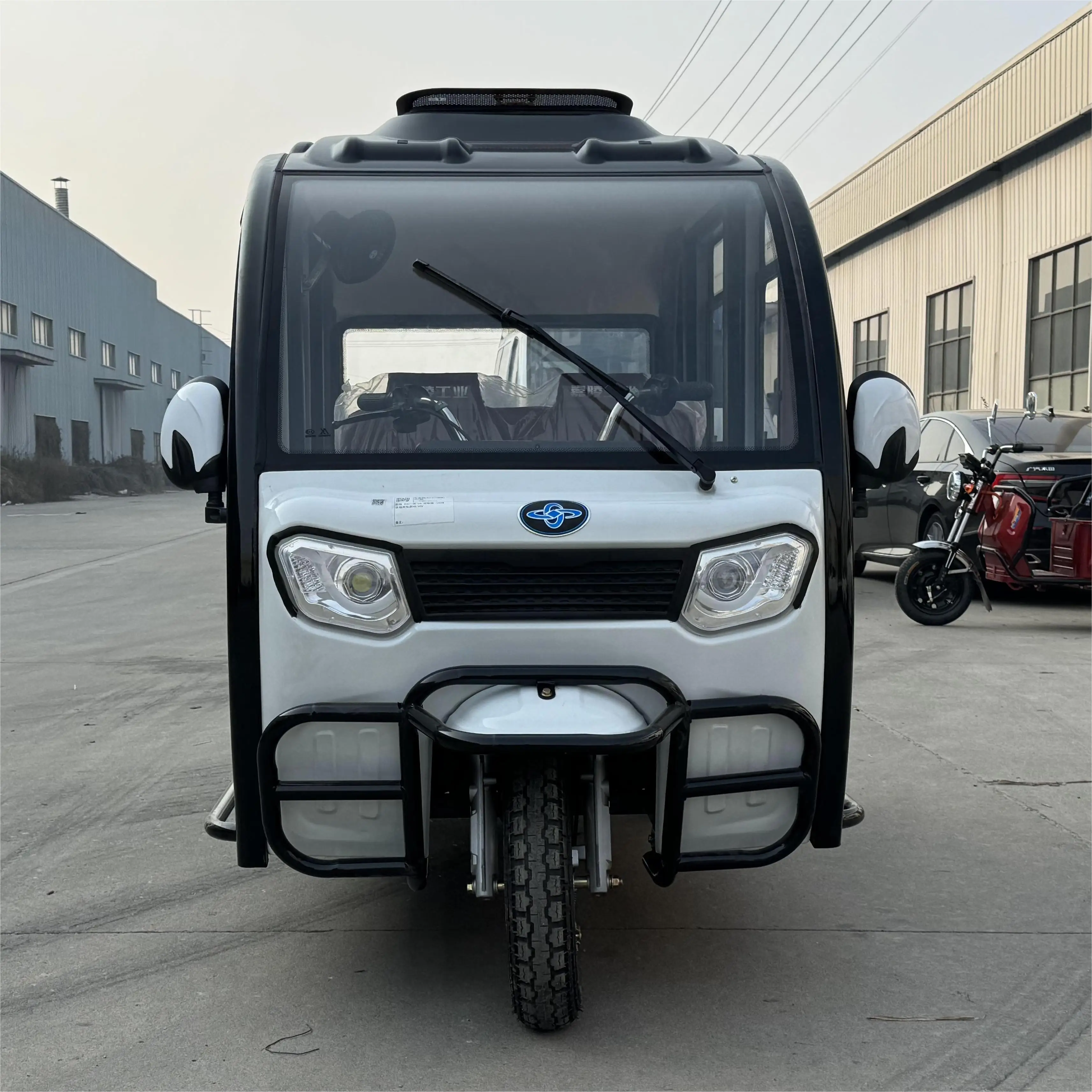 LB-ZR5D Passengers Closed Cabin New Design Electric Tricycle Battery Rickshaw