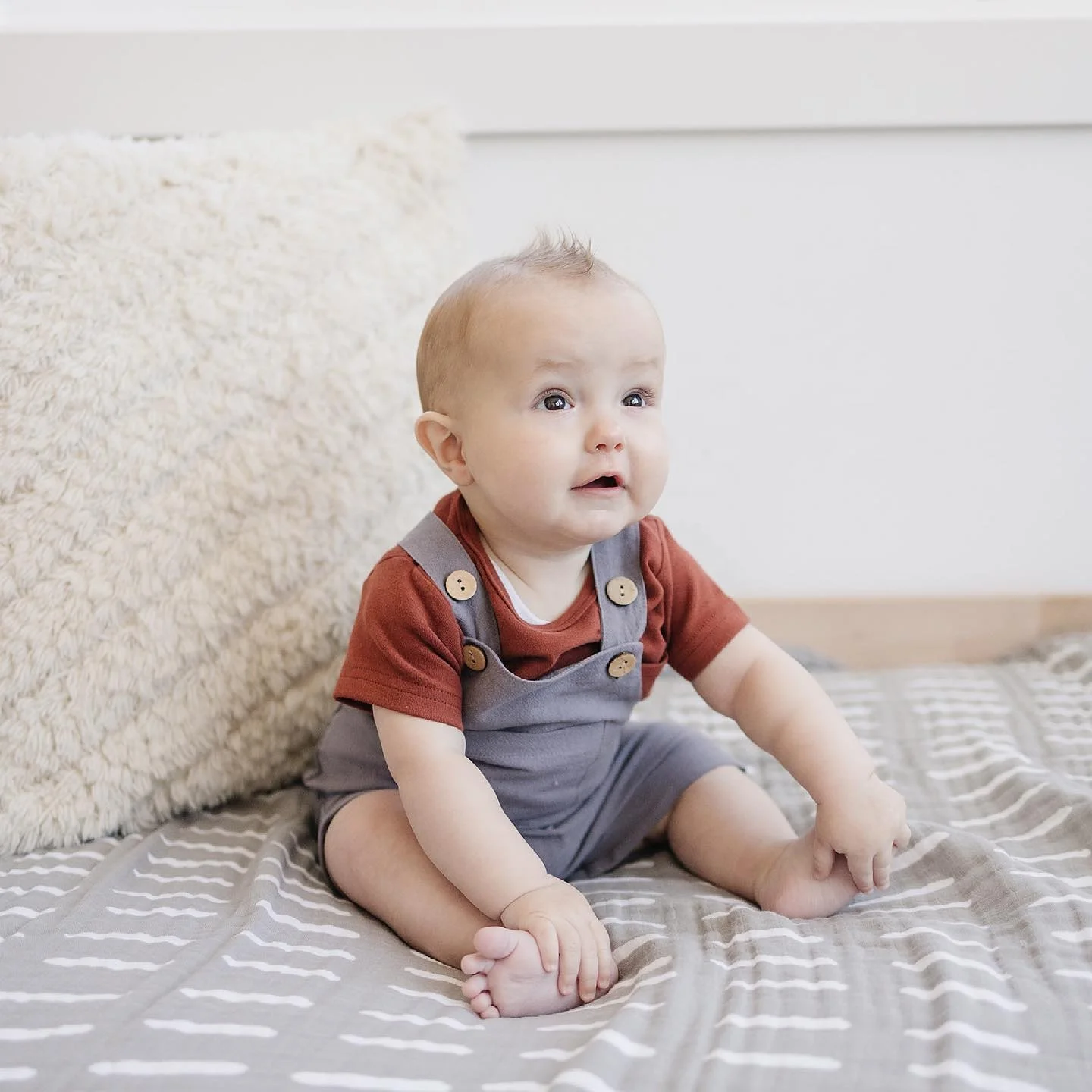 OEM Wholesale Custom Baby Gender Summer Organic Cotton Baby Boy Girl Romper Solid Color Suspender Overalls