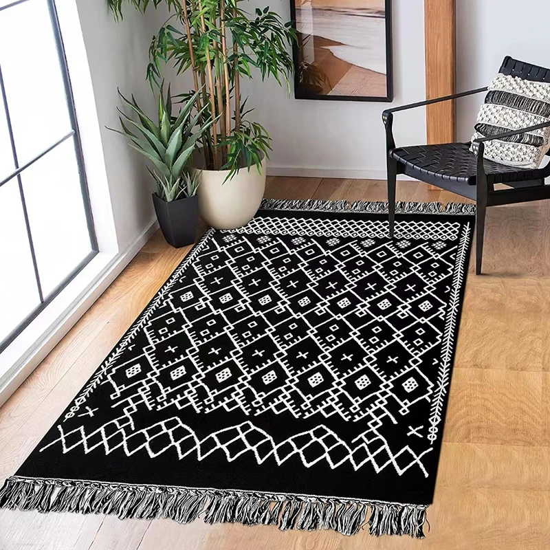 Wholesale Black And White Cotton Mat Washable Anti Slip Bohemian Buffalo Plaid Rug With Tassel
