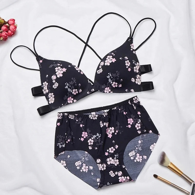 
2153 Hot Sale sexy girls cross-back Front Closure Wireless Push Up Bras sets 