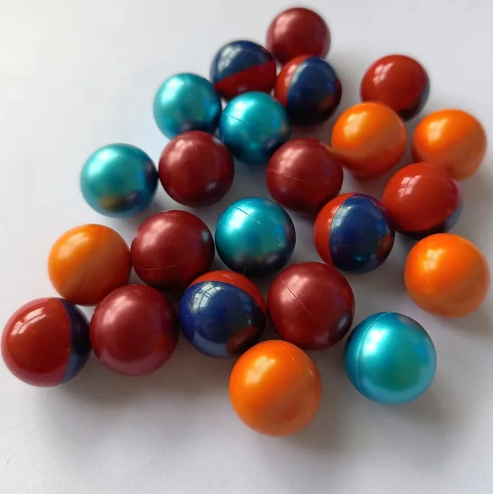 CS game guns shooting paintball balls with high quality paintball balls made with PEG easy to wash