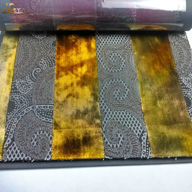 Китай оптовая продажа Высококачественная жаккардовая полосатая окрашенная распылением бархатная ткань для