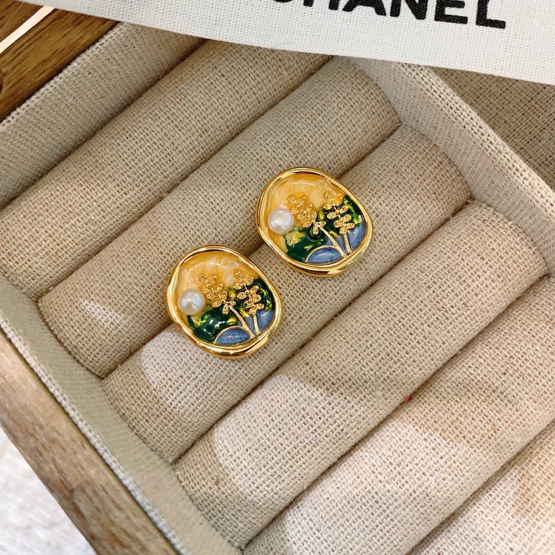 Zhuji New Retro Style Baroque Pearl Earrings French Oil Painting Frame Flower Literary Earrings