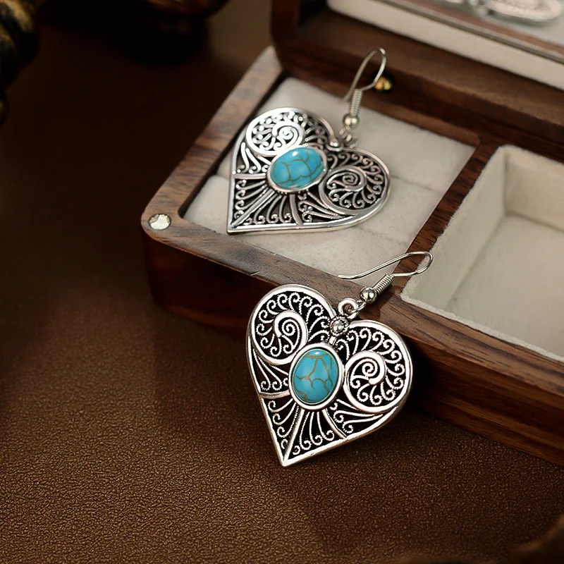 Wholesale Fashion Jewelry Elegant Solid 925 Sterling Silver Love Heart Turquoise Gem Earrings for Women Gift