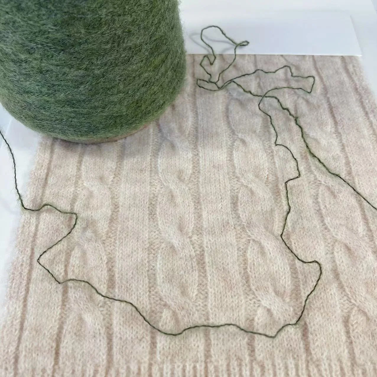 Selling high quality 13NM/1 69%polyester blended 23%Acrylic 6%wool 2%Spandex knitting sweater fancy maple yarn