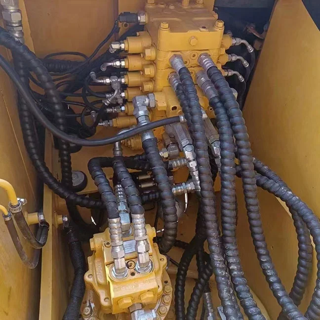 Sales of 11 Tons of Imported Second-hand Komatsu 110 Hydraulic Crawler Medium Excavator 90% New Low Price Free After Sale