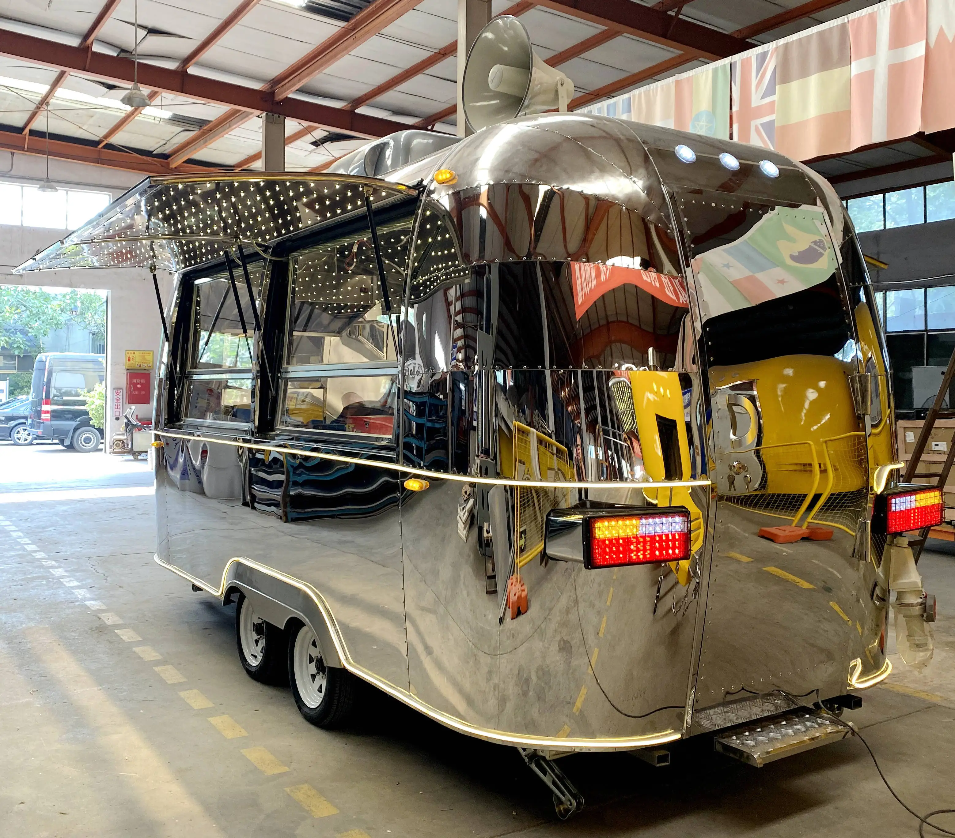 2024 Freezer Food Trailer Juice Bar Kiosk Bar Food Truck Cart Ice Cream Trailer for Sale India Customized Mobile Rcustomizedn/a