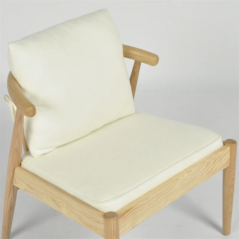 Классическое офисное кресло для отдыха с низкой спинкой