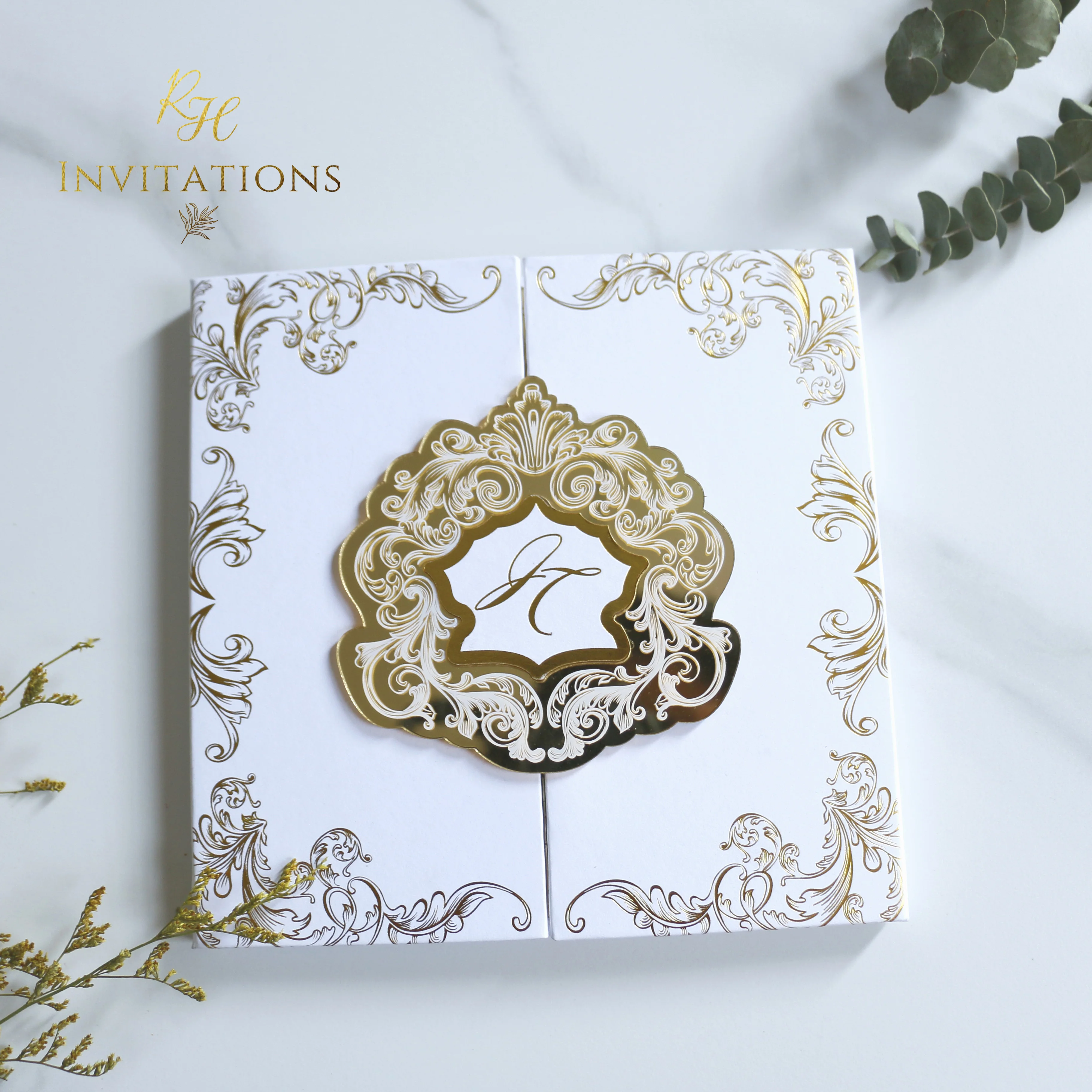 Luxury bronzing pattern initials with pocket laser cutting golden acrylic paper craft Customized Acrylic wedding  Invitation
