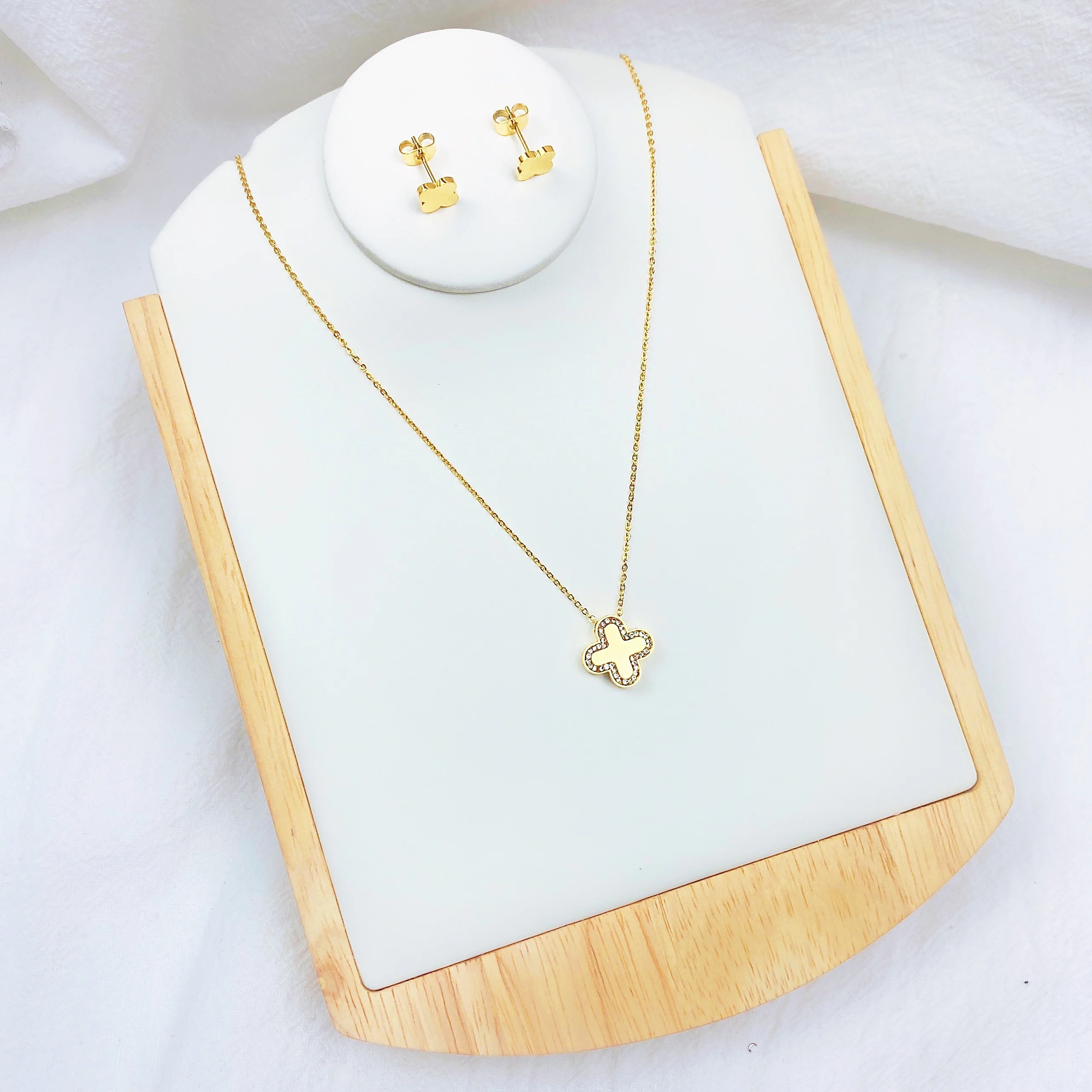 Gold Titanium Chain 14k Four Leaf Clover Necklace Stainless Steel Jewelry Wholesale In The Philippin