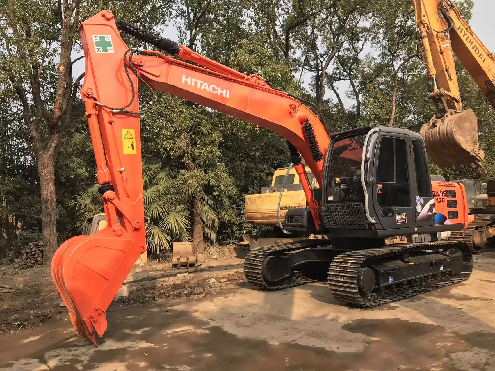 Earth-moving machinery used hitachi zx120 excavator low price used hitachi zx120-6 zx 120 excavator zx120 swing motor for sale