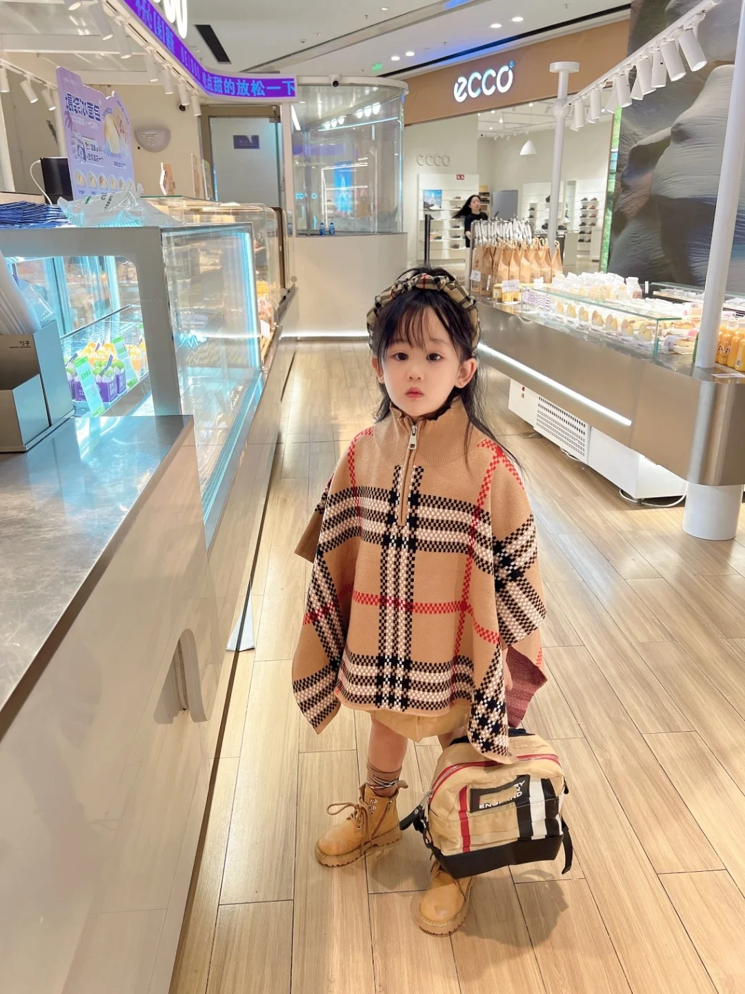 2023 Winter Hot sale Designer brand Knitted plaid Coat Winter Poncho Girls Sweater Shawl Cape Sweater